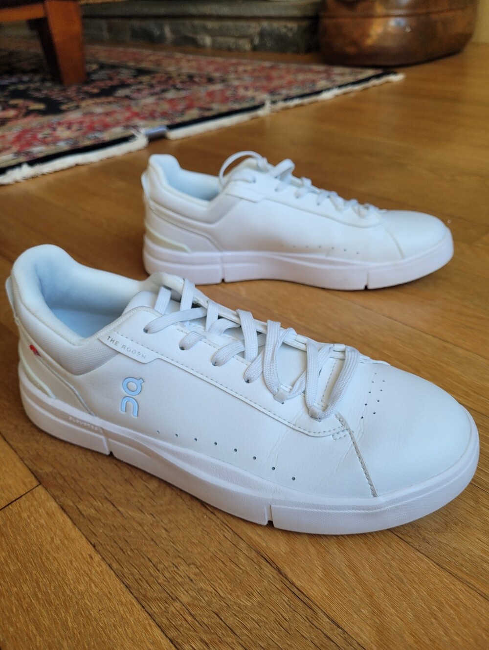 On Running The Roger Mens Coyrt Sneakers